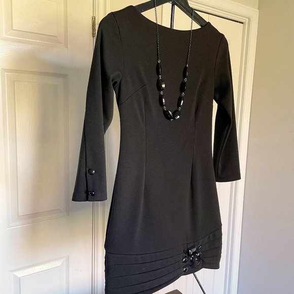 Small black dress - Picture 1 of 3
